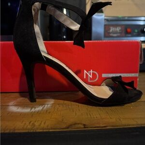 New Directions Women's Black Heels